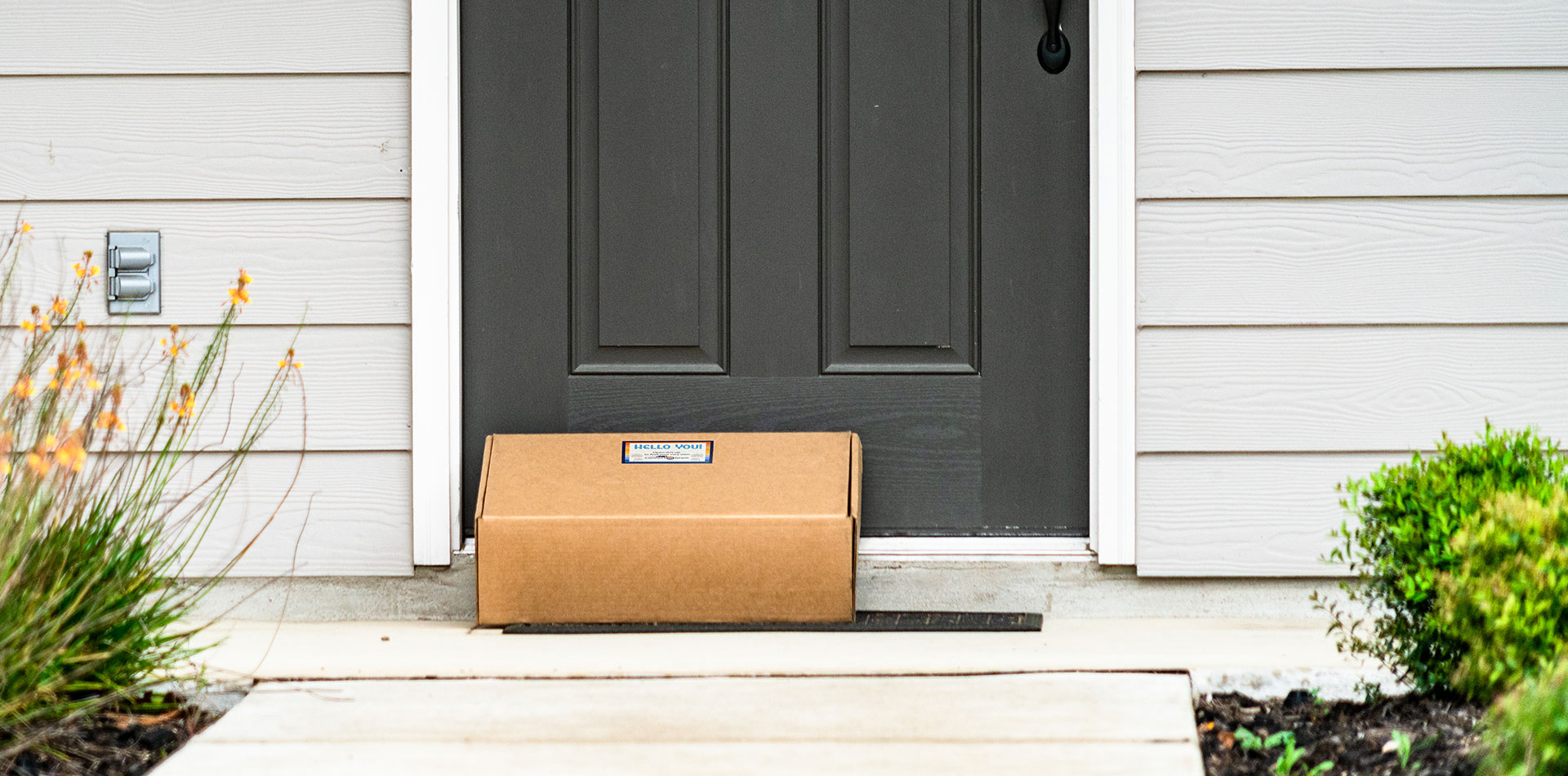 pc/nametag custom gift box on doorstep