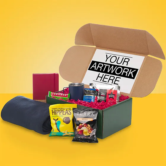 Dreamer gift box with blankets and snacks